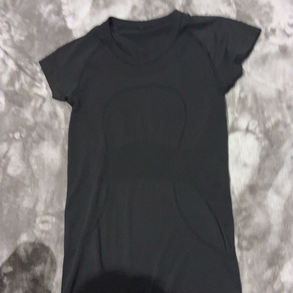 COPY - Size 6 black lululemon top (swiftly)